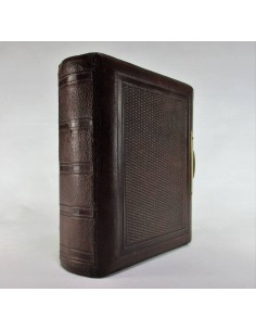 Álbum de fotografías antiguo en piel marrón, de 13x16 cm., con 24 hojas y capacidad para 48 fotos (CDV), sin fotografías